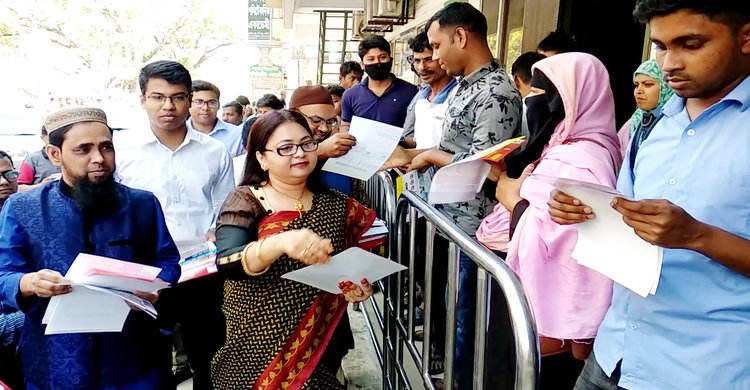 করোনাভাইরাস: নরসিংদীতে হোম কোয়ারেন্টাইনে ১৫, জেলা প্রশাসনের প্রচারপত্র বিতরণ